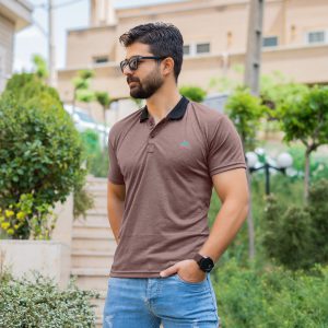 تیشرت مردانه مارک رندوم قهوه ای مدل kapi