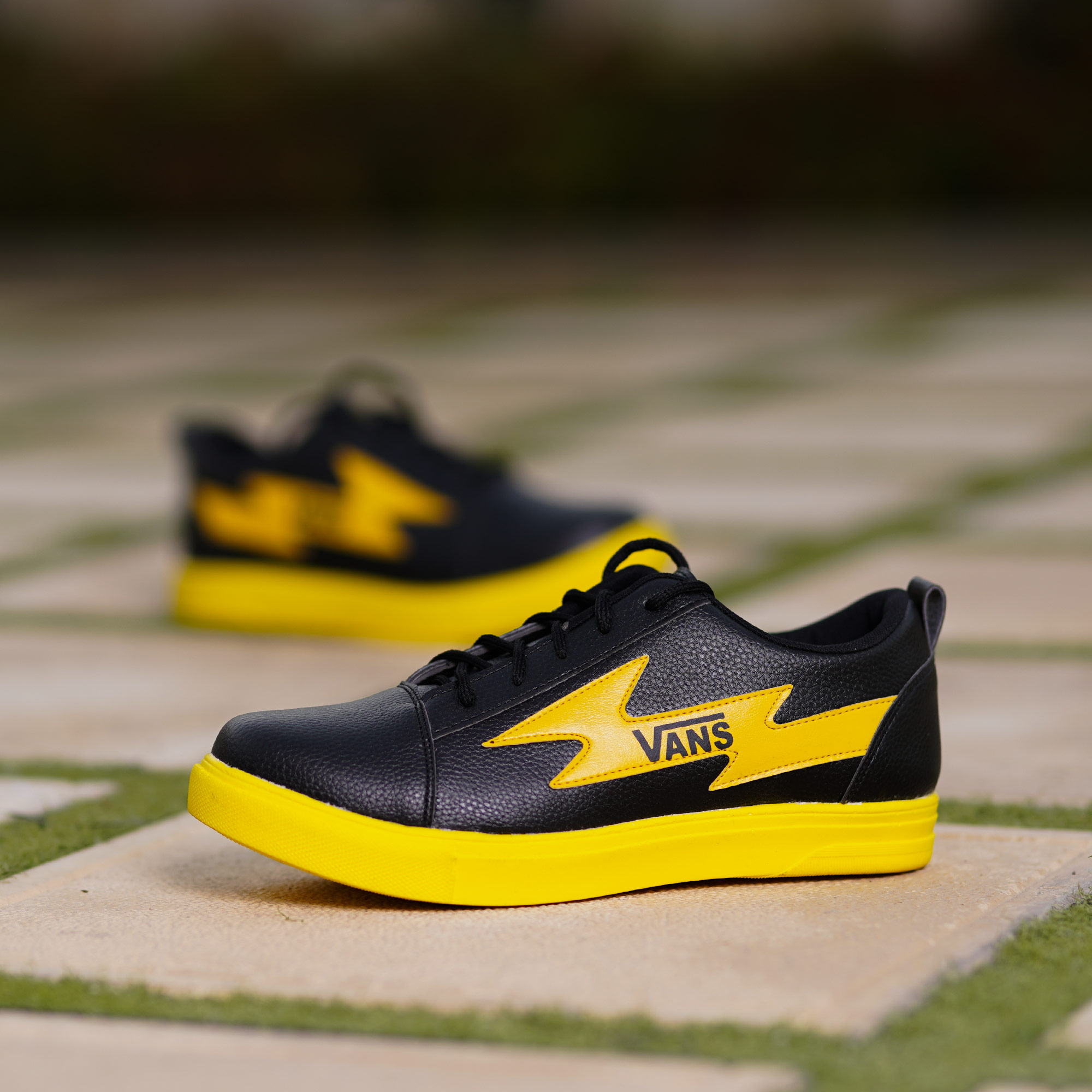 کفش مردانه Vans مشکی،زرد