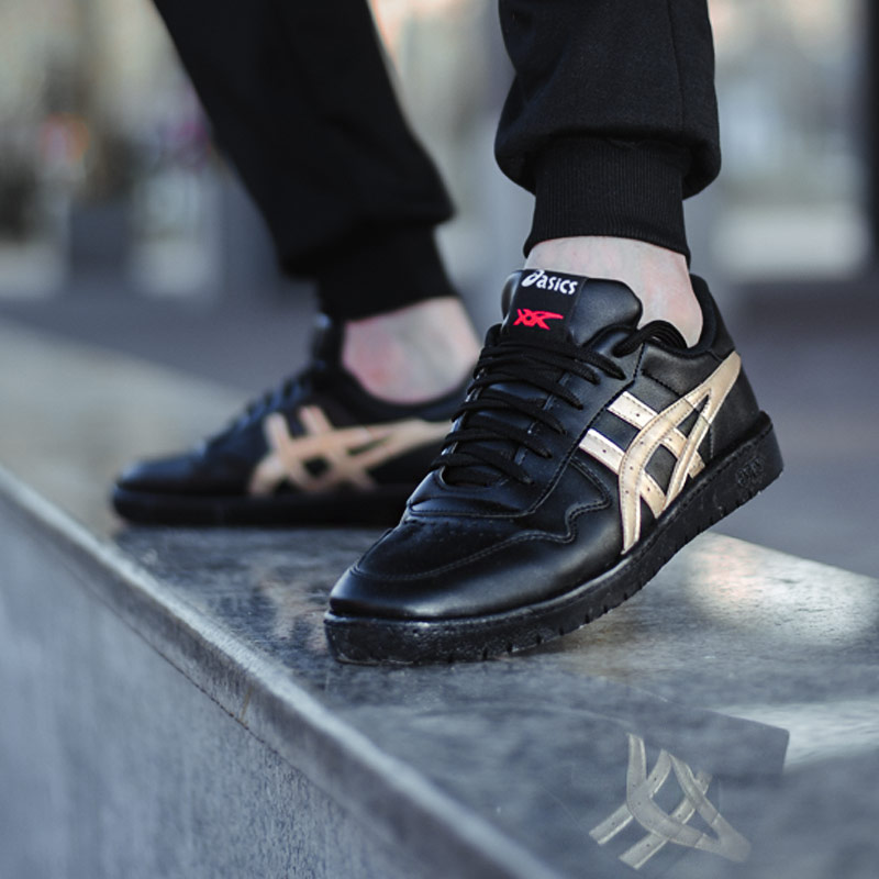 کفش asics مدل Faran مشکی طلایی