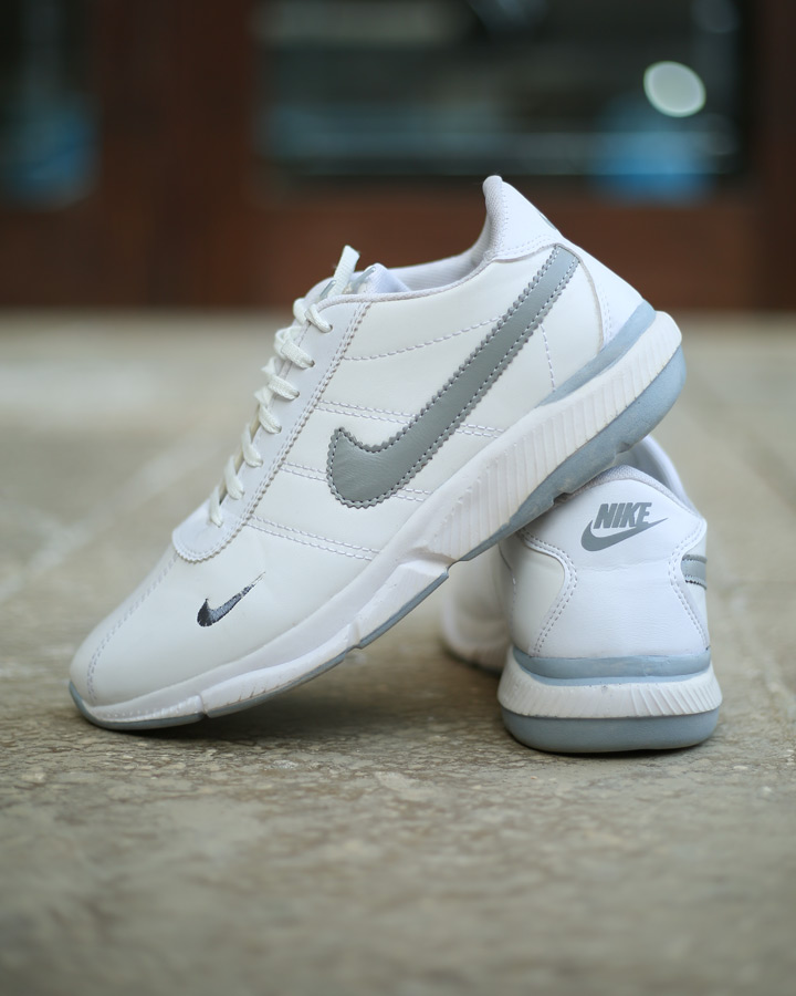 کفش مردانه Nike مدل ARYA سفید طوسی