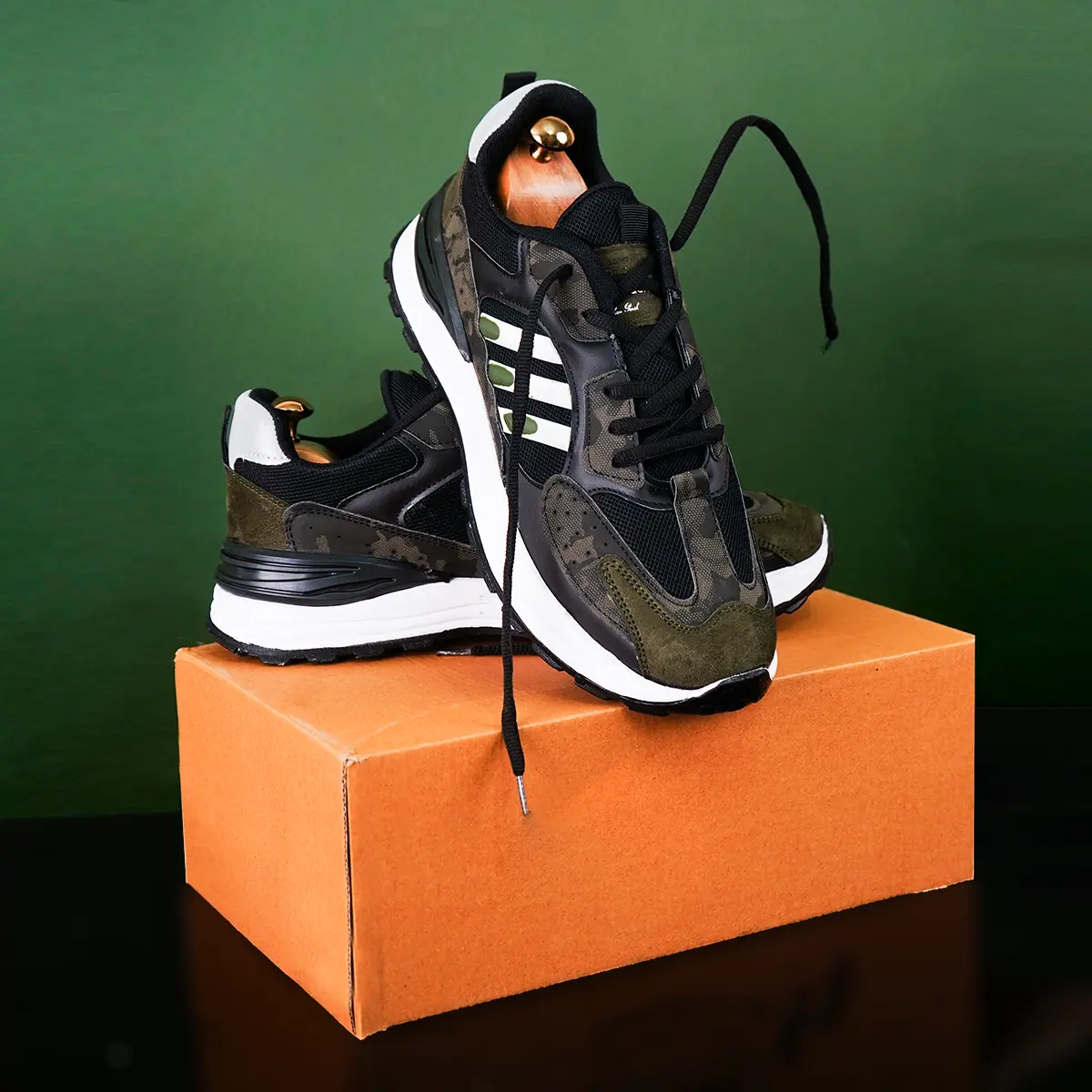 کفش ورزشی مردانه مشکی سبز چریکی Adidas مدل Toka