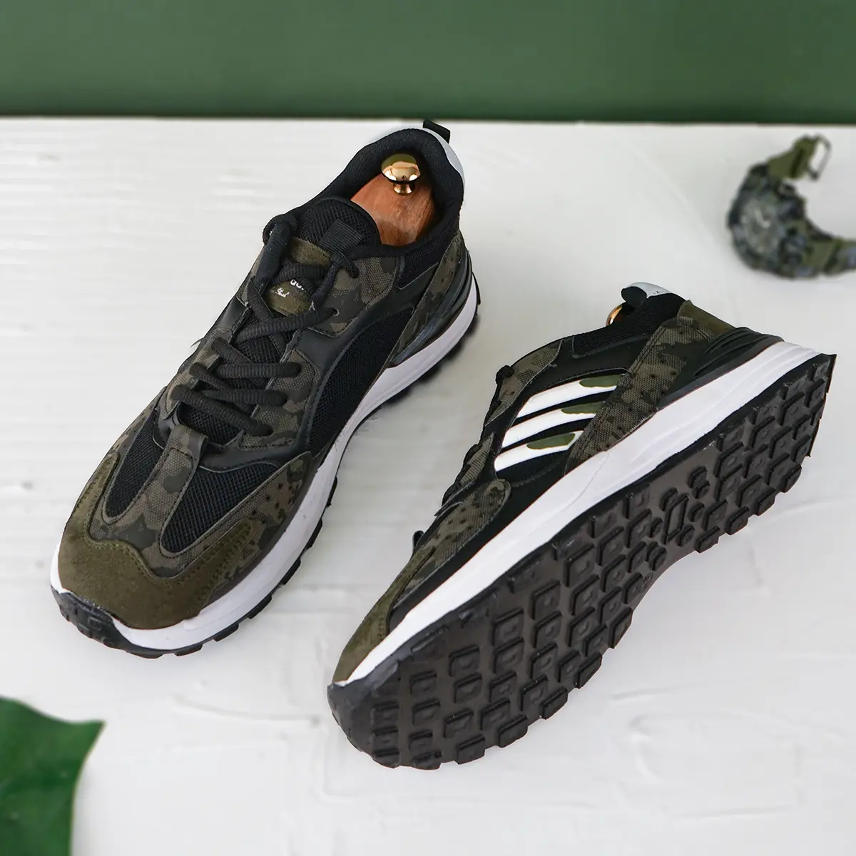 کفش ورزشی مردانه مشکی سبز چریکی Adidas مدل Toka