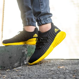 کفش ورزشی Adidas مردانه مشکی زیره زرد مدل River