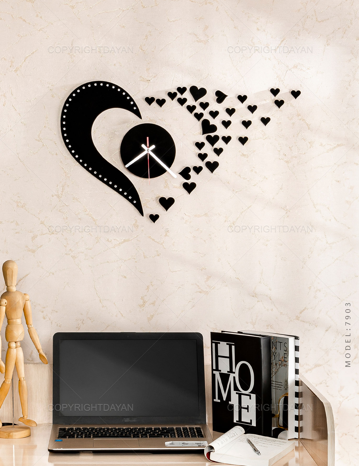 ساعت دیواری روکش مخمل طرح Love