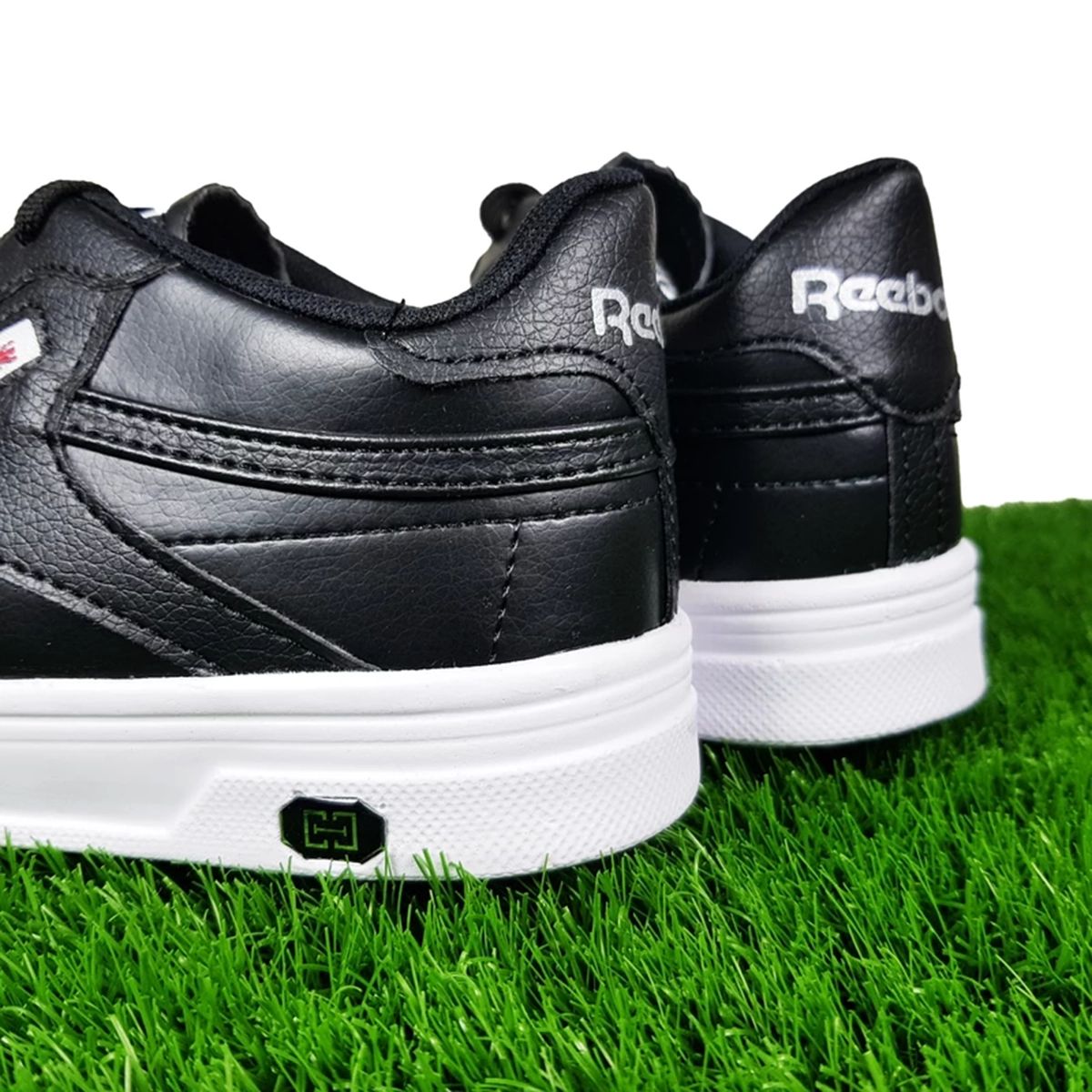 کفش ورزشی Reebok مردانه مشکی زیره سفید مدل Flag