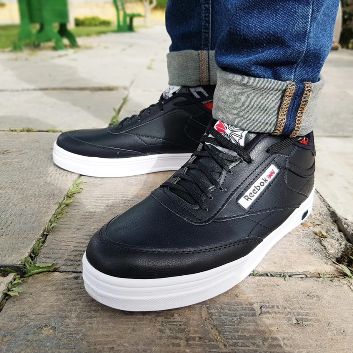 کفش ورزشی Reebok مردانه مشکی زیره سفید مدل Flag