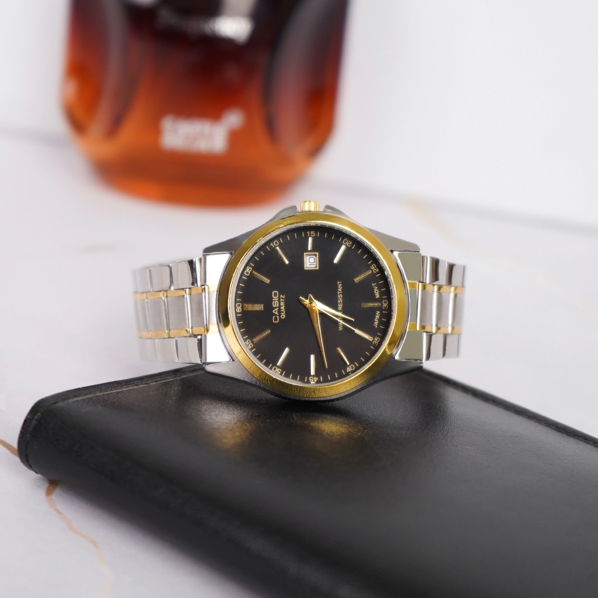 ساعت عقربه ای ساعت عقربه ای نقره ای طلایی صفحه مشکی Casio مدل Edmon