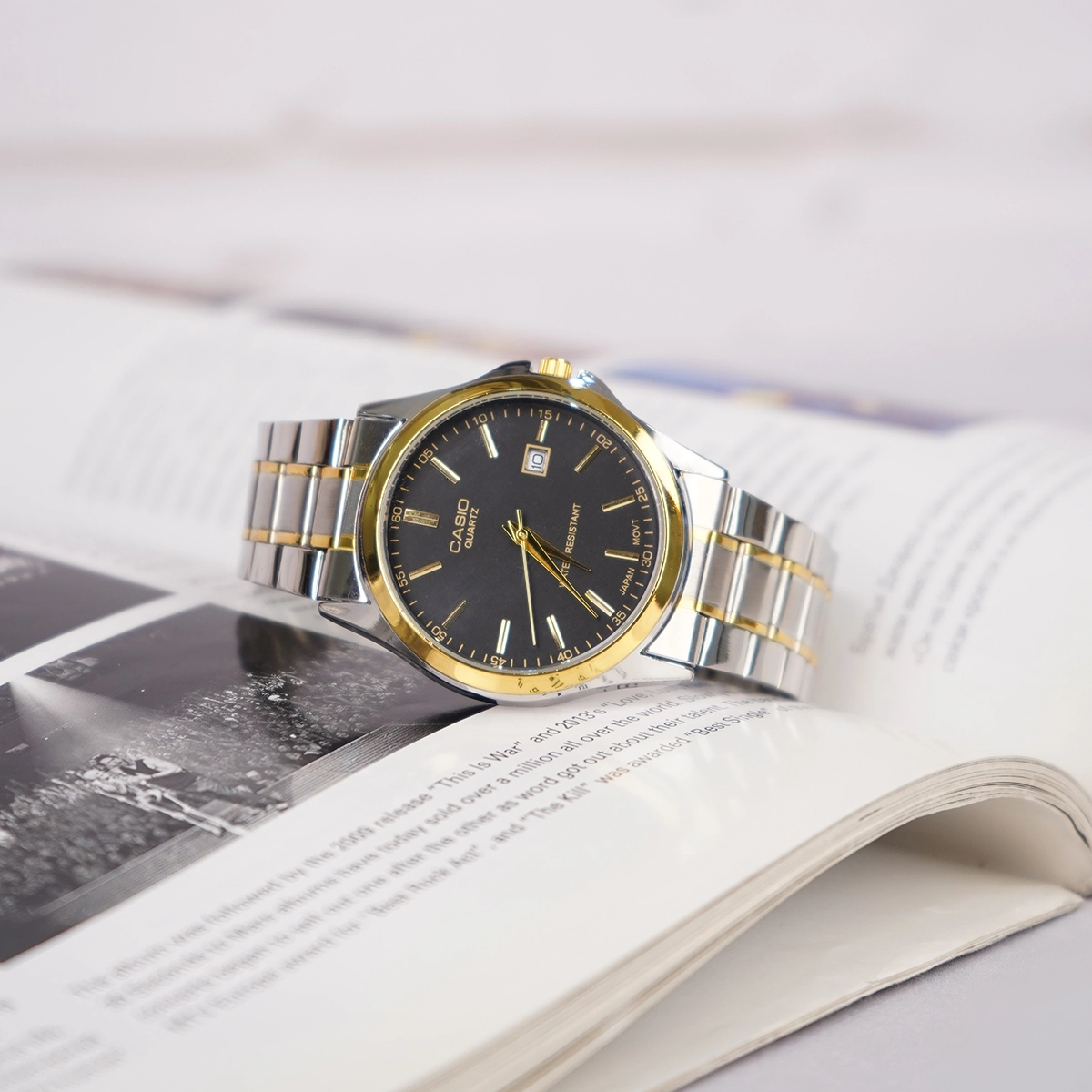 ساعت عقربه ای ساعت عقربه ای نقره ای طلایی صفحه مشکی Casio مدل Edmon