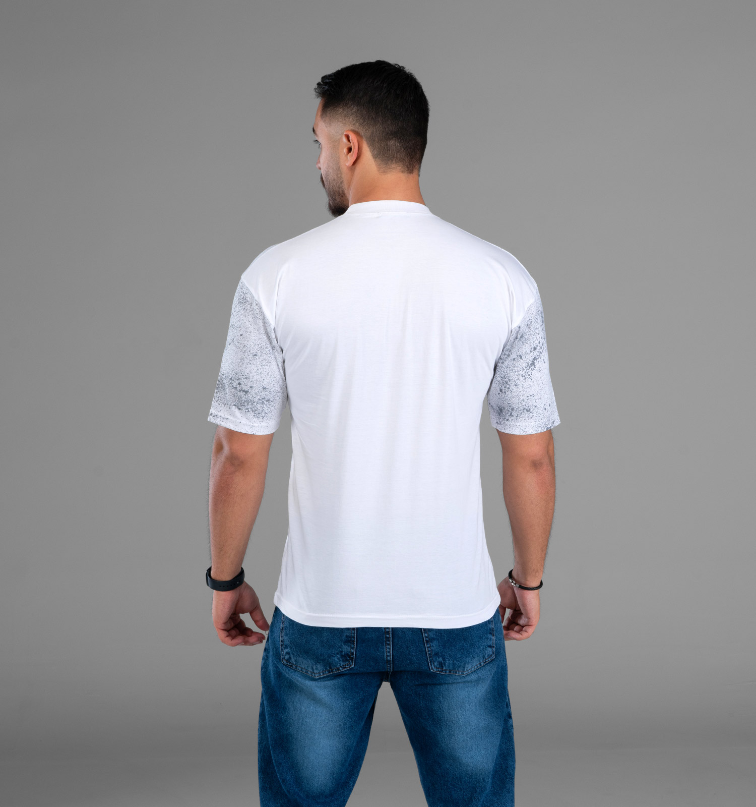 تیشرت یقه گرد مردانه باکسی سفید نخ پنبه طرحدار مدل 48075