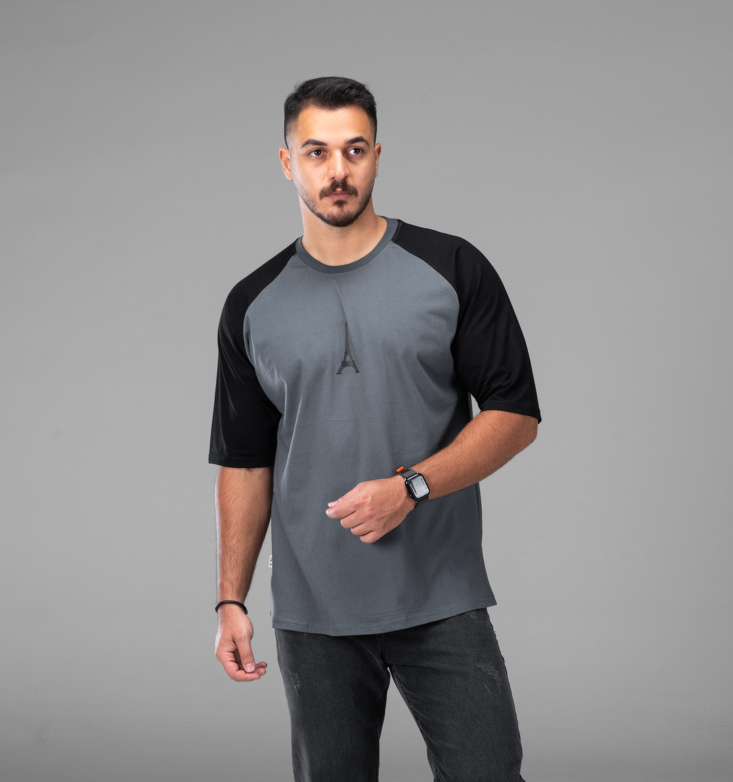 تیشرت یقه گرد مردانه باکسی طوسی نخ پنبه طرحدار مدل 48150