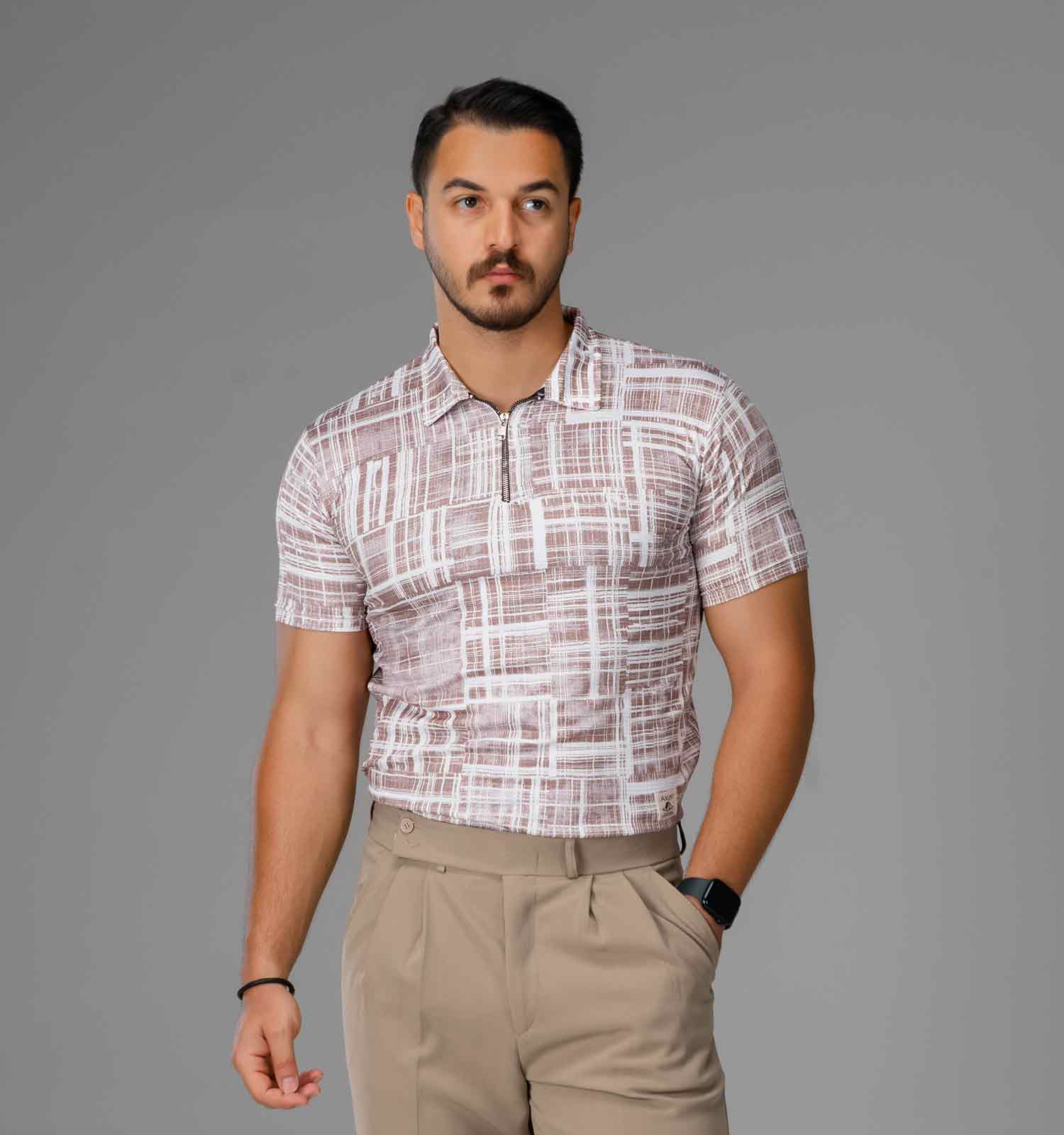 تیشرت نخ پنبه نیم زیپ یقه دار مردانه چهارخونه مدل 47957