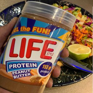 کره بادام‌زمینی ۵۵۵ گرمی Whey با طعم شکلات-چند رنگ