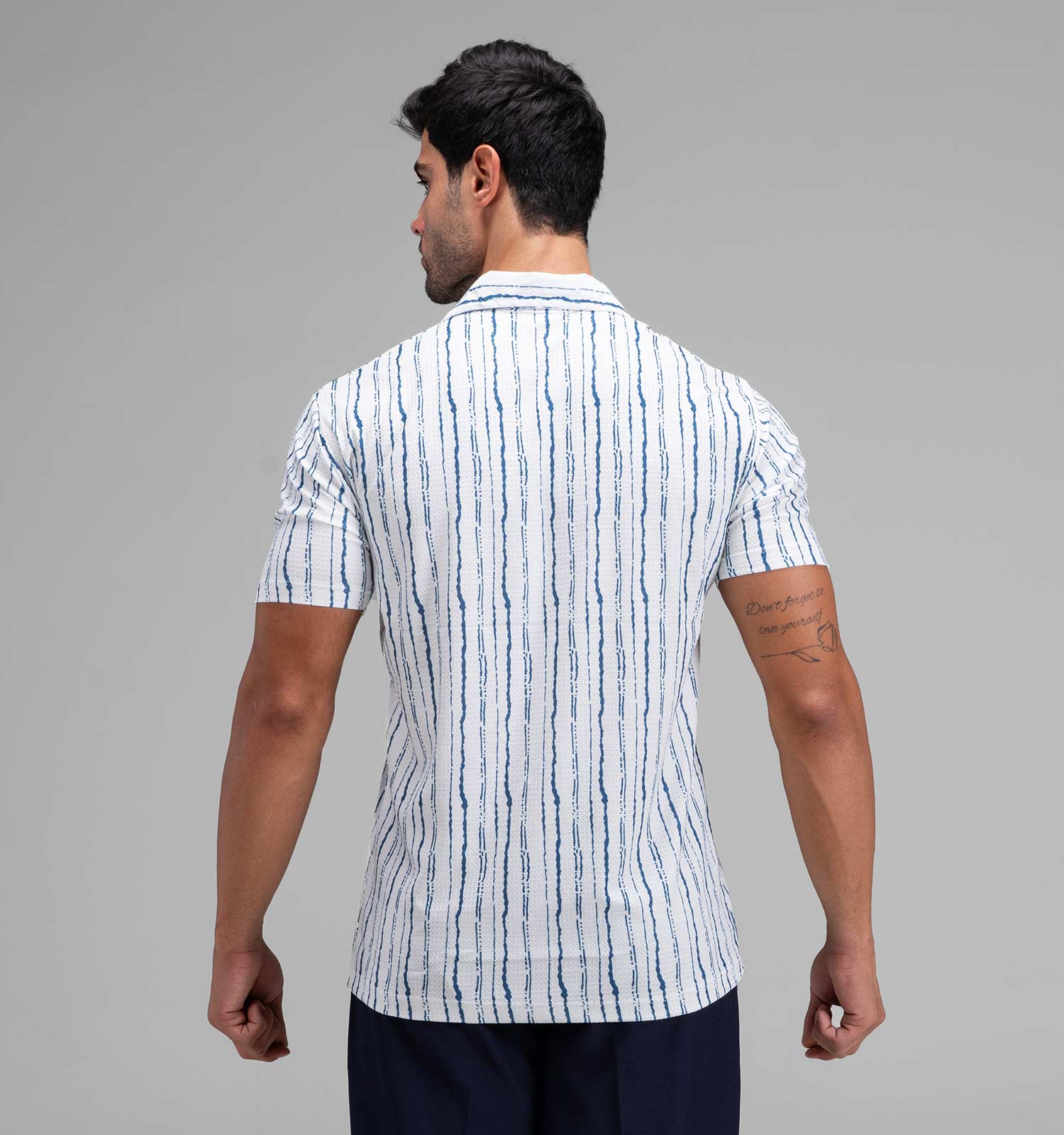تیشرت یقه دار نیم زیپ مردانه نخ پنبه طرحدار مدل 48415