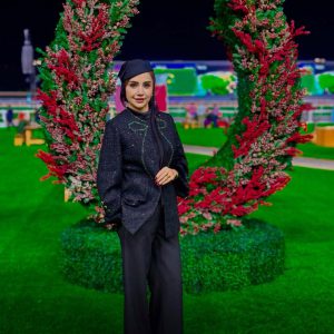 استایل لوکس شبنم قلی‌خانی در پیست اسب‌سواری دبی