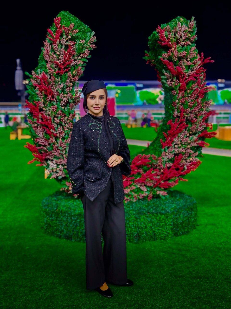 استایل لوکس شبنم قلیخانی در پیست اسبسواری دبی | عکس