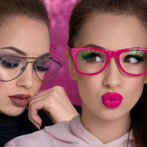 آموزش گام‌به‌گام یک نوع آرایش برای عینکی‌ها