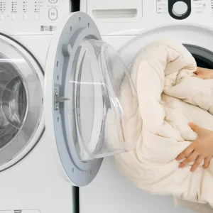 بهترین روش شستن پتوهای ضخیم و نازک در خانه