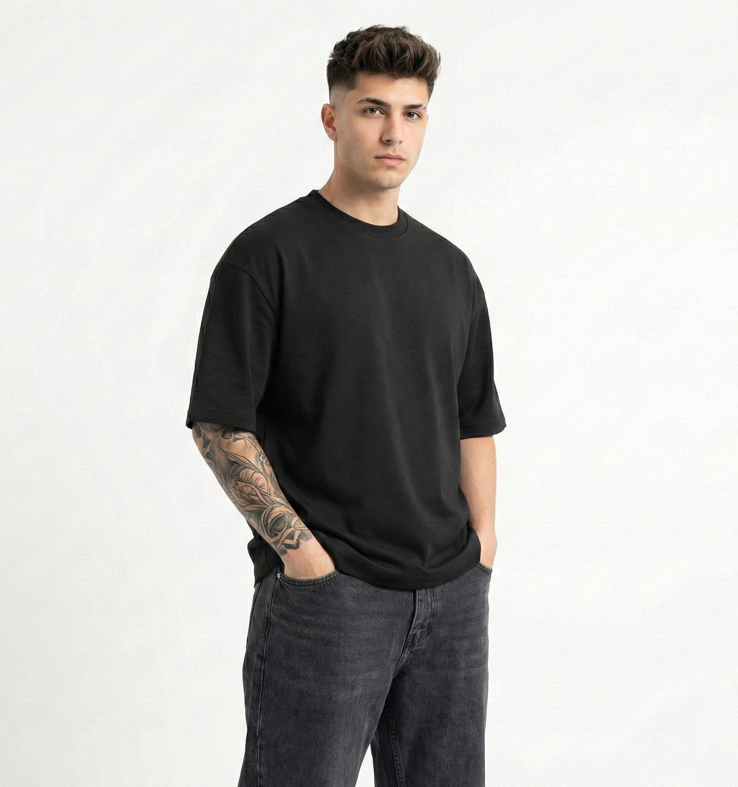 تیشرت یقه گرد مردانه باکسی مشکی نخ پنبه بیسیک مدل 49483