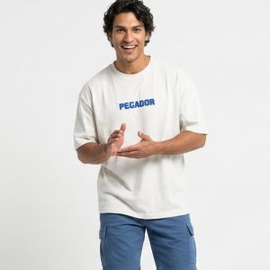 تیشرت Pegador یقه گرد مردانه باکسی سفید دورس پنبه طرحدار مدل 50123