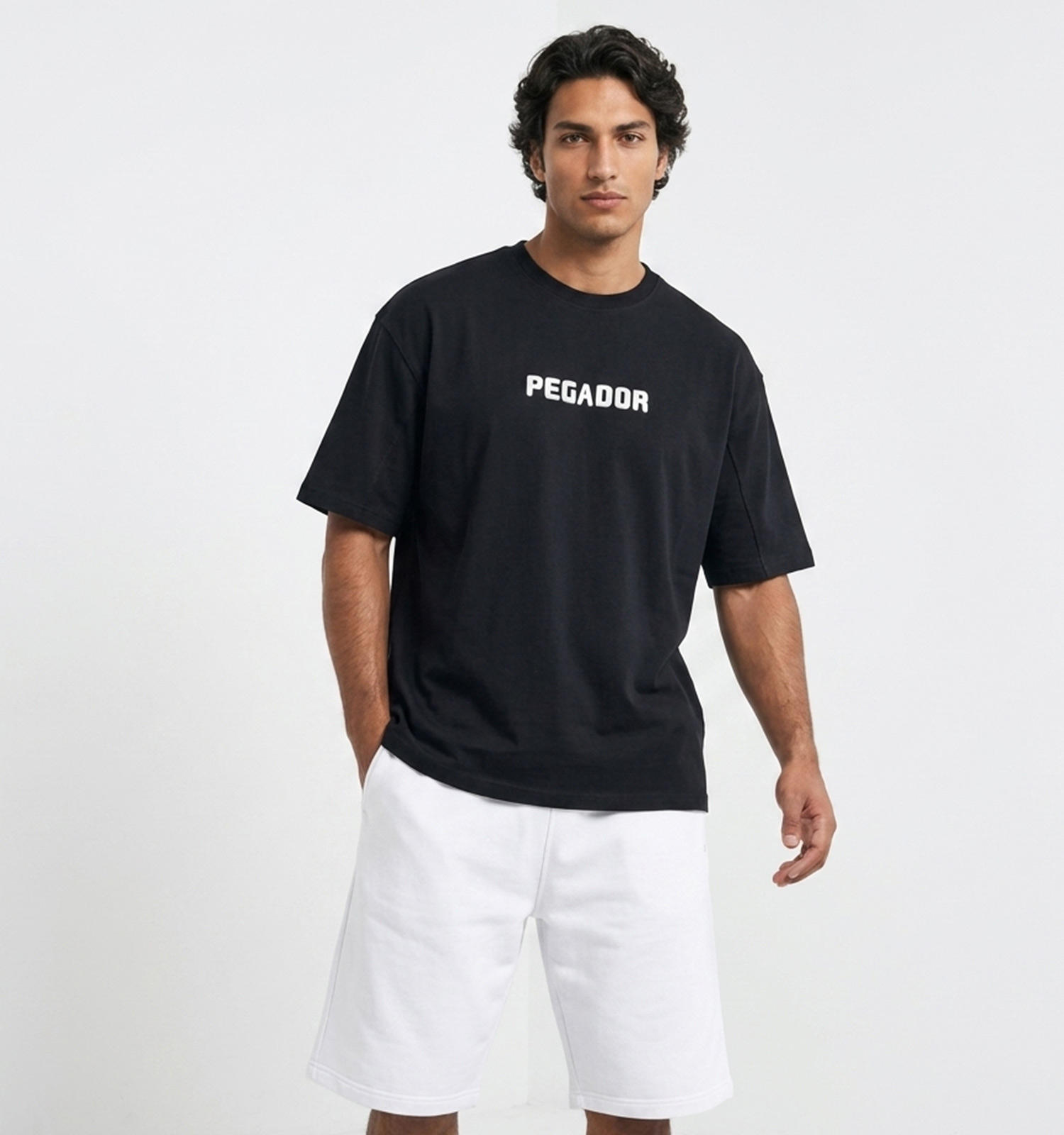 تیشرت Pegador یقه گرد مردانه باکسی مشکی دورس پنبه طرحدار مدل 50117