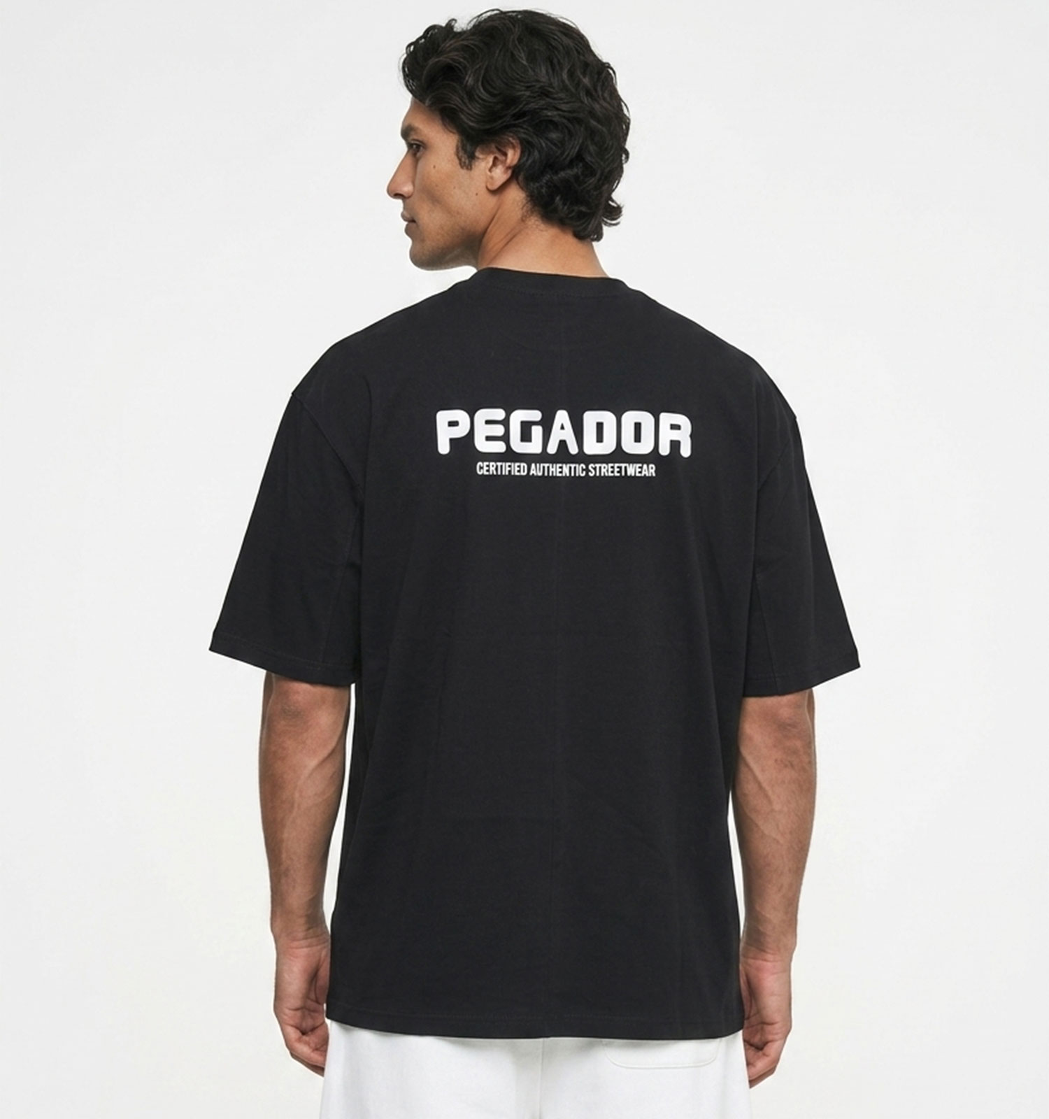 تیشرت Pegador یقه گرد مردانه باکسی مشکی دورس پنبه طرحدار مدل 50117