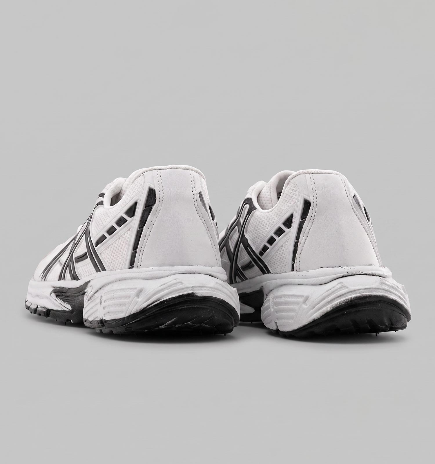 کفش مردانه اسپرت چرم مصنوعی سفید مشکی Asics مدل 50703