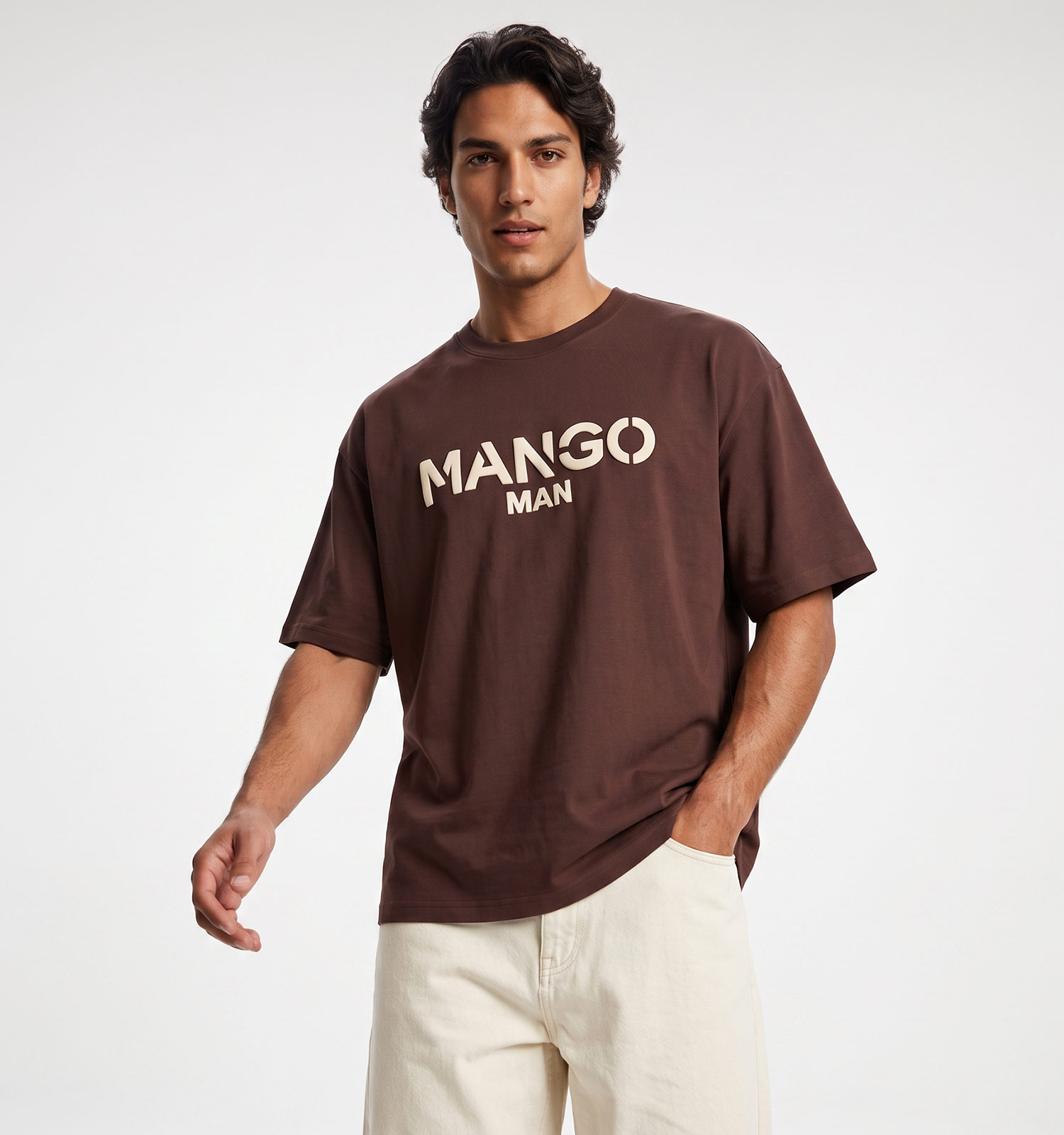 تیشرت یقه گرد مردانه باکسی طرحدار دورس پنبه شکلاتی Mango مدل 50817